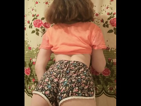 ❤️ Giovane pupa sexy fa uno striptease riprendendo i suoi pantaloncini alla telecamera ❌ Solo pornoal it.sexera.ru ❌