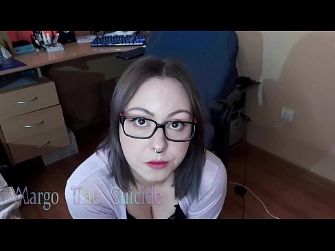❤️ Ragazza sexy con gli occhiali succhia il dildo profondamente sulla macchina fotografica ❌ Solo pornoal it.sexera.ru ❌